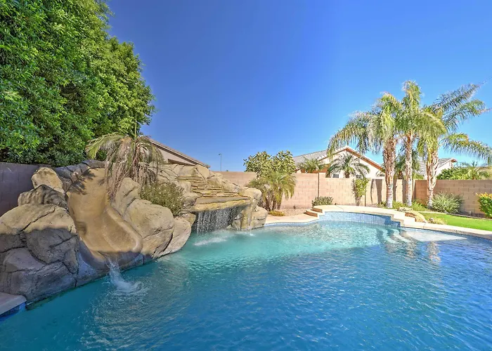 Inviting W/ Private Pool: Near Golf!