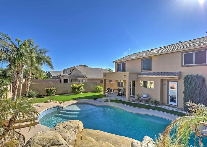 Inviting W/ Private Pool: Near Golf!