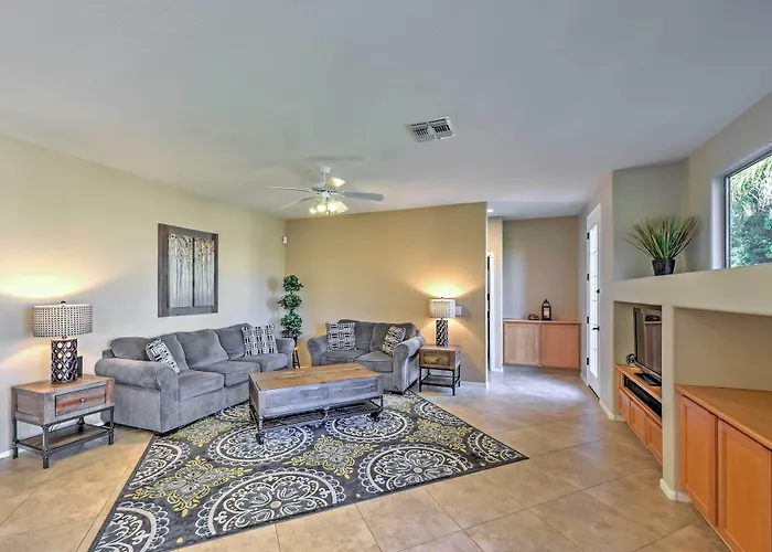 Inviting W/ Private Pool: Near Golf! * Surprise