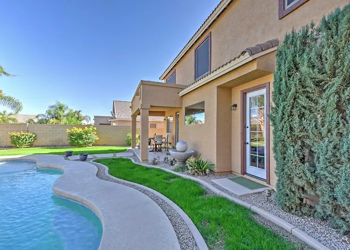 Inviting W/ Private Pool: Near Golf! *