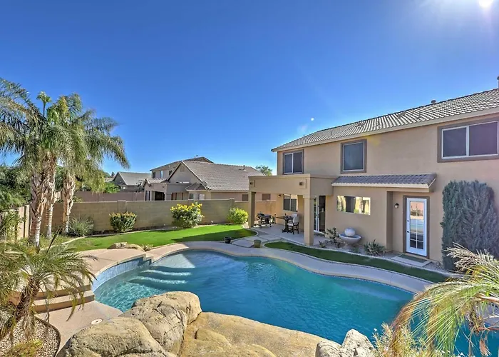 Inviting W/ Private Pool: Near Golf! Surprise