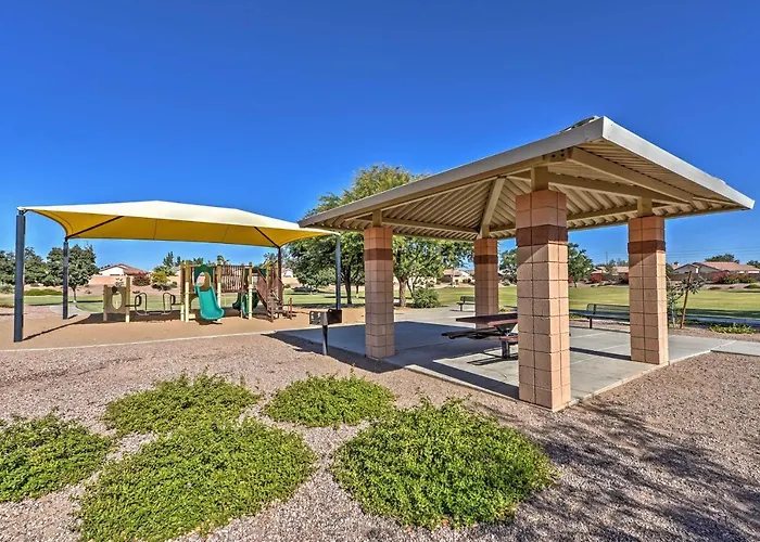 Inviting W/ Private Pool: Near Golf! Surprise