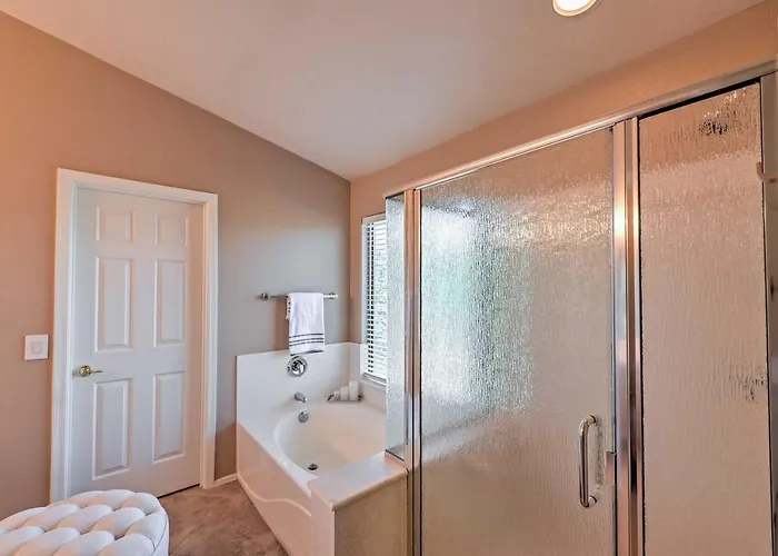 Inviting W/ Private Pool: Near Golf! Ferienhaus Surprise